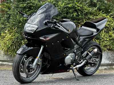 Kawasaki ZZR400 2005