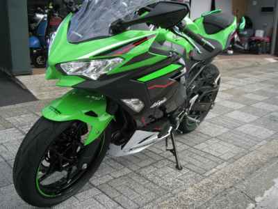 Kawasaki Ninja 400 KRT Edition 2022