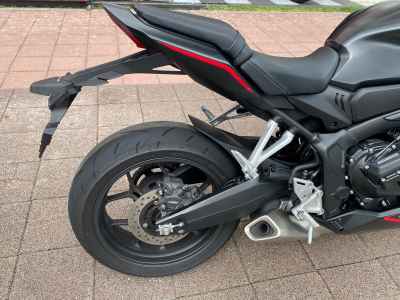 Honda CBR650R E-Clutch 2024