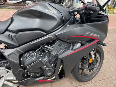 Honda CBR650R E-Clutch 2024