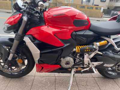 Ducati Streetfighter V2 2022