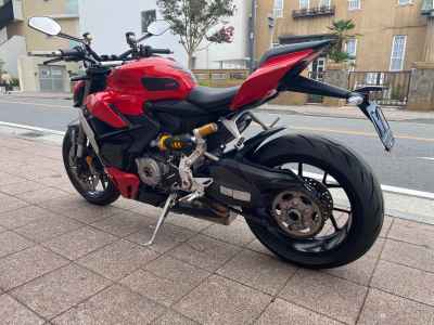 Ducati Streetfighter V2 2022