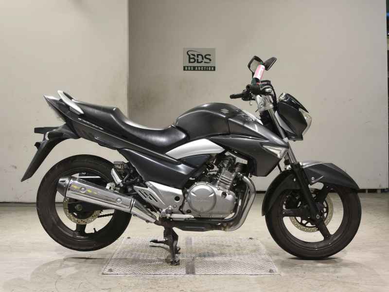 Suzuki GSR250