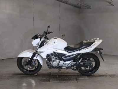 Suzuki GSR250