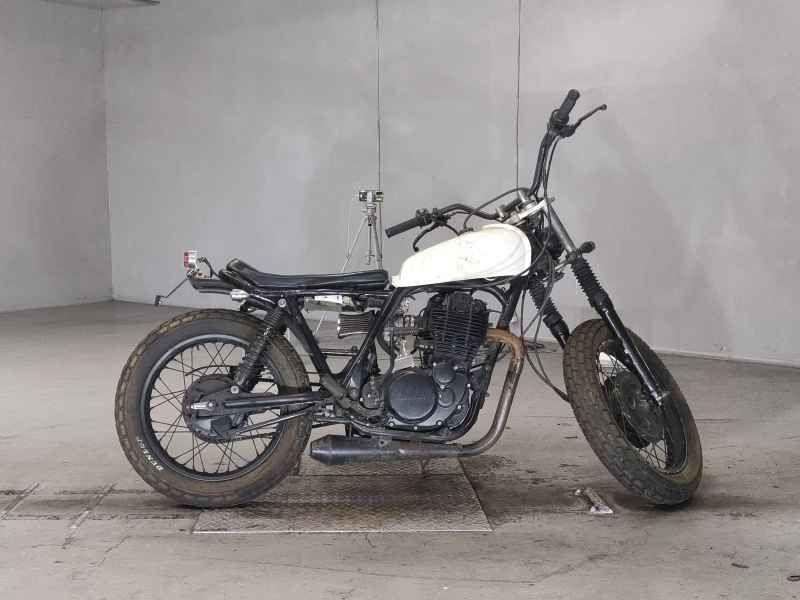 Yamaha SR400