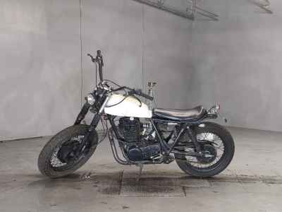 Yamaha SR400