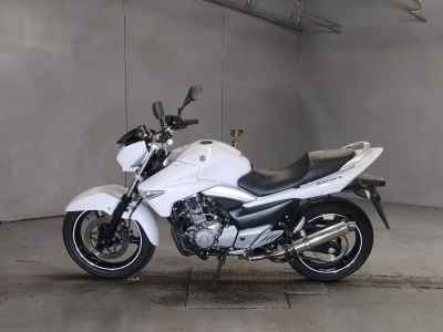 Suzuki GSR250