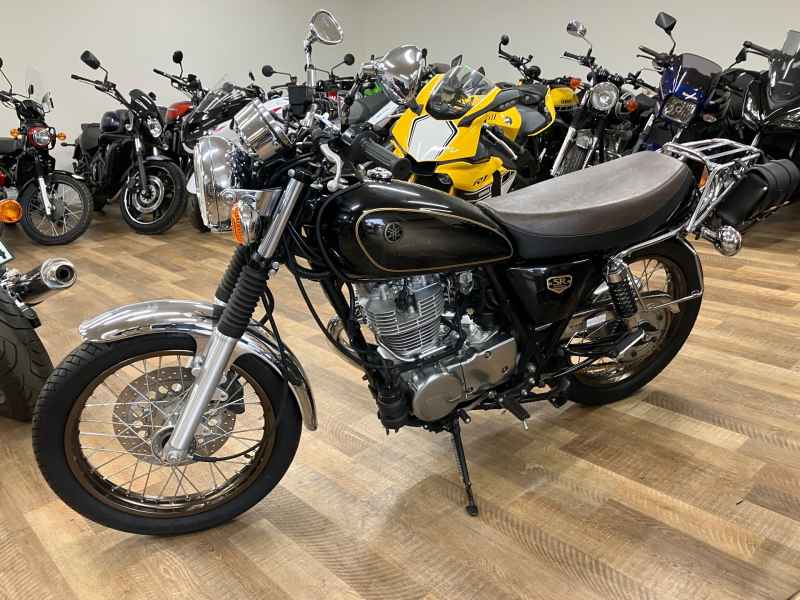 Yamaha SR400 2021