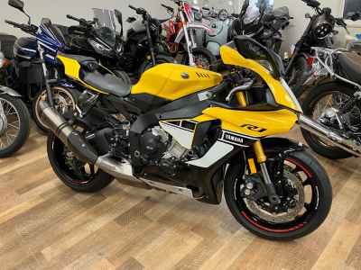 Yamaha YZF-R1 2015
