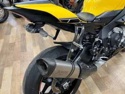Yamaha YZF-R1 2015