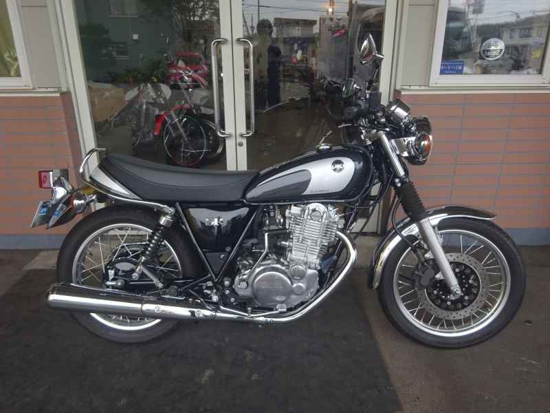 Yamaha SR400 2022