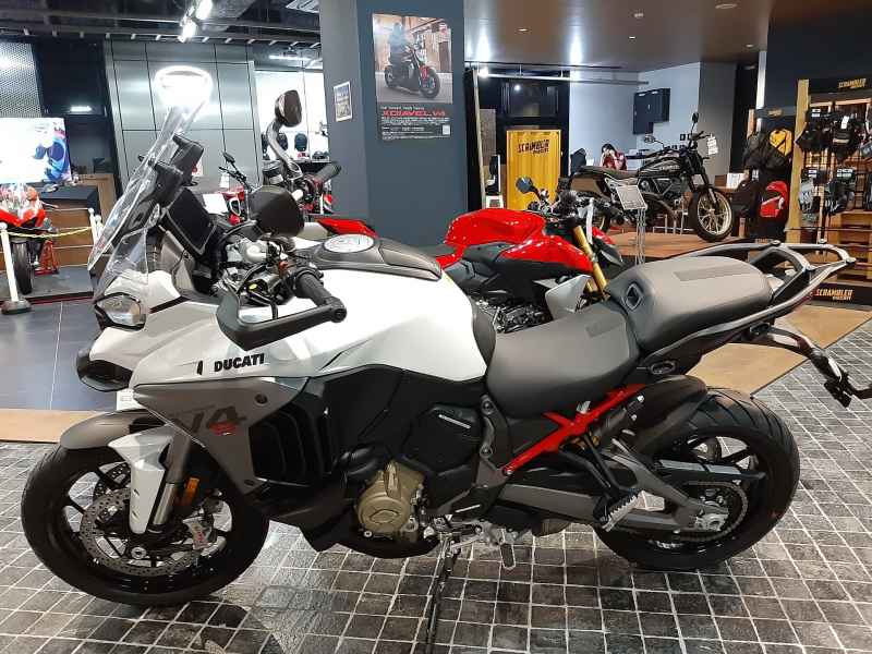 Ducati Multistrada V4 2025