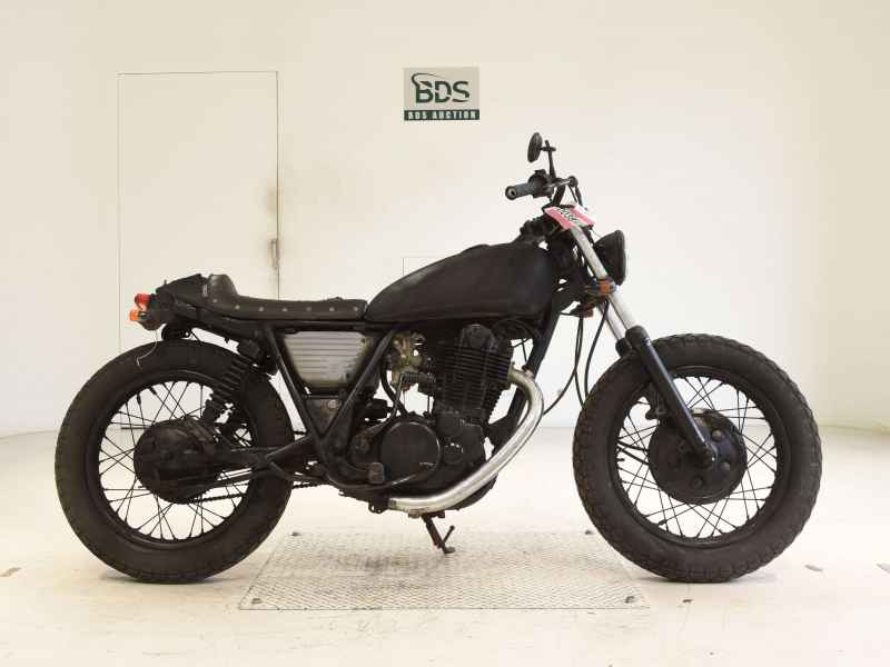 Yamaha SR400
