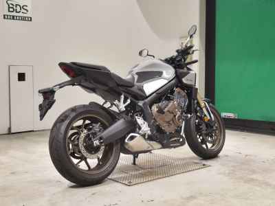 Honda CB650R E-Clutch 2024