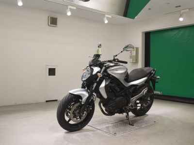 Suzuki Gladius SFV400 2012