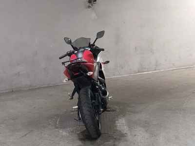 Yamaha YZF-R25 2015