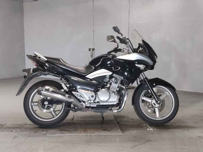 Suzuki GSR250S