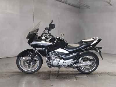 Suzuki GSR250S