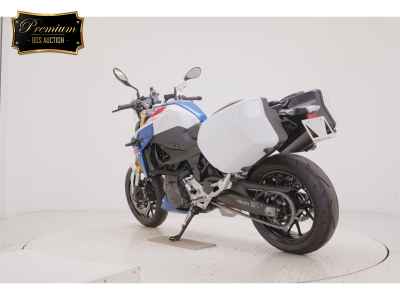 BMW F900R 2024