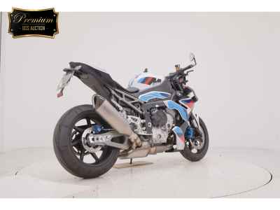 BMW M1000R 2025