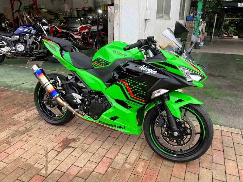 Kawasaki Ninja 400 KRT Edition 2023
