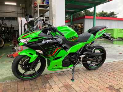 Kawasaki Ninja 400 KRT Edition 2023