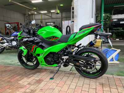 Kawasaki Ninja 400 KRT Edition 2023