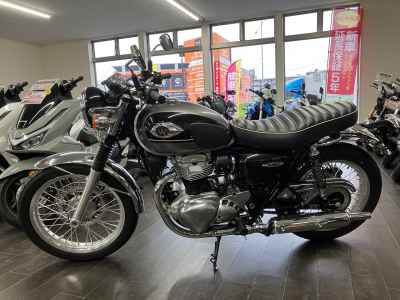 Kawasaki W800 2025