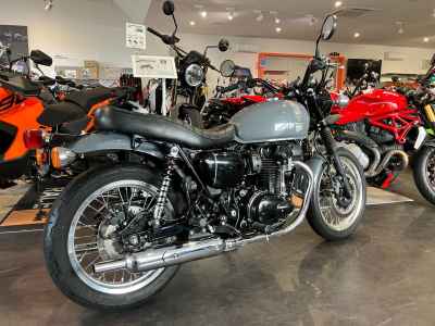 Kawasaki W800 2022