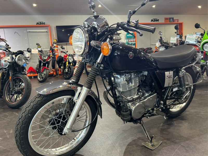 Yamaha SR400 2021