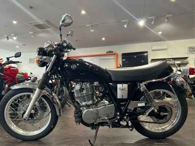 Yamaha SR400 2021