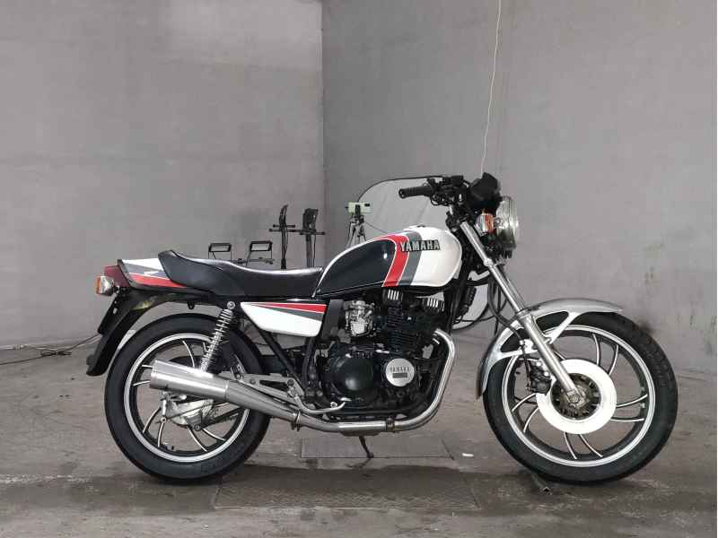 Yamaha XJ550
