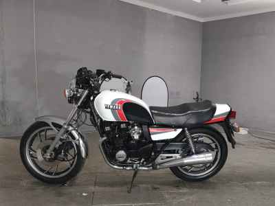 Yamaha XJ550