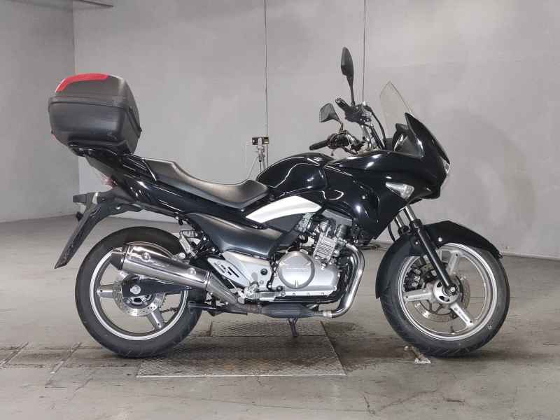 Suzuki GSR250S