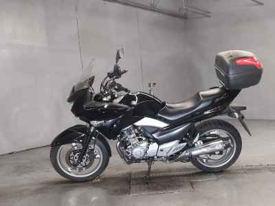 Suzuki GSR250S
