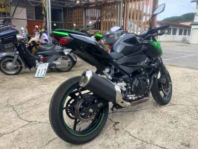 Kawasaki Z400 2022