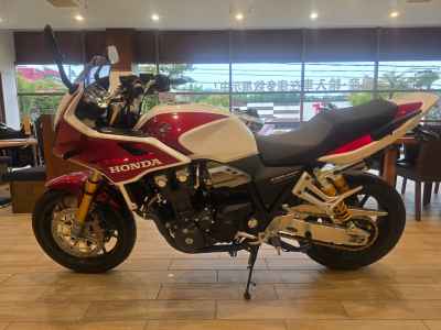 Honda CB1300SF 2025