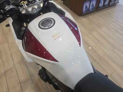 Honda CB1300SF 2025