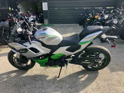 Kawasaki Ninja 7 Hybrid 2025