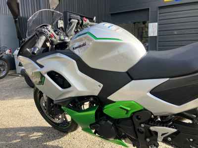 Kawasaki Ninja 7 Hybrid 2025