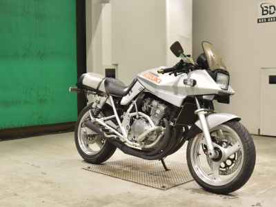Suzuki GSX250S Katana
