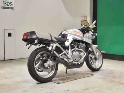 Suzuki GSX250S Katana