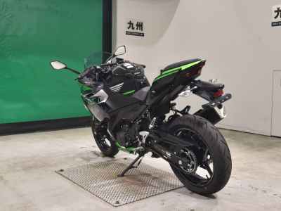 Kawasaki Ninja 400 2025