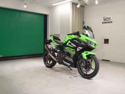 Kawasaki Ninja 400 2048