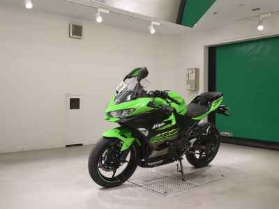 Kawasaki Ninja 400 2048
