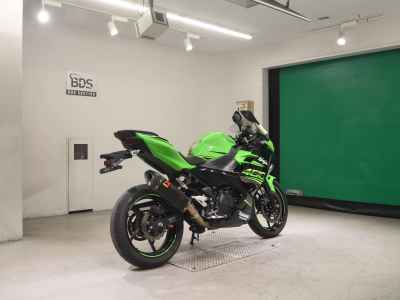Kawasaki Ninja 400 2048