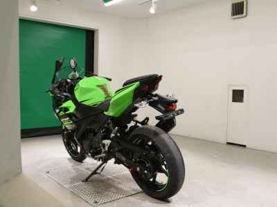 Kawasaki Ninja 400 2048