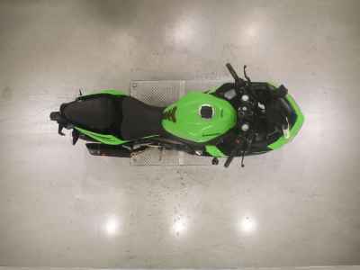 Kawasaki Ninja 400 2048
