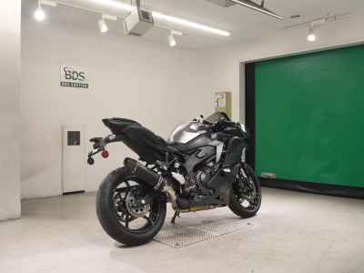Kawasaki Ninja ZX-4R SE 2025