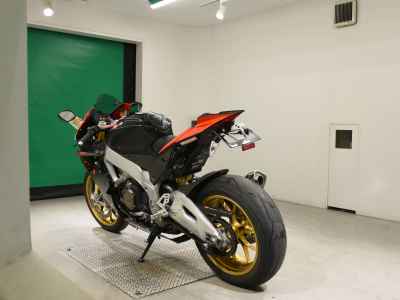 Aprilia RSV4 1000 Factory 2014